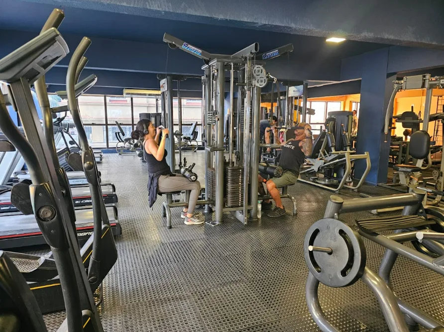 Área de musculação da Academia Projeto Fit
