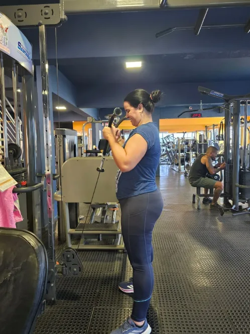 Aparelho de puxada na Academia Projeto Fit